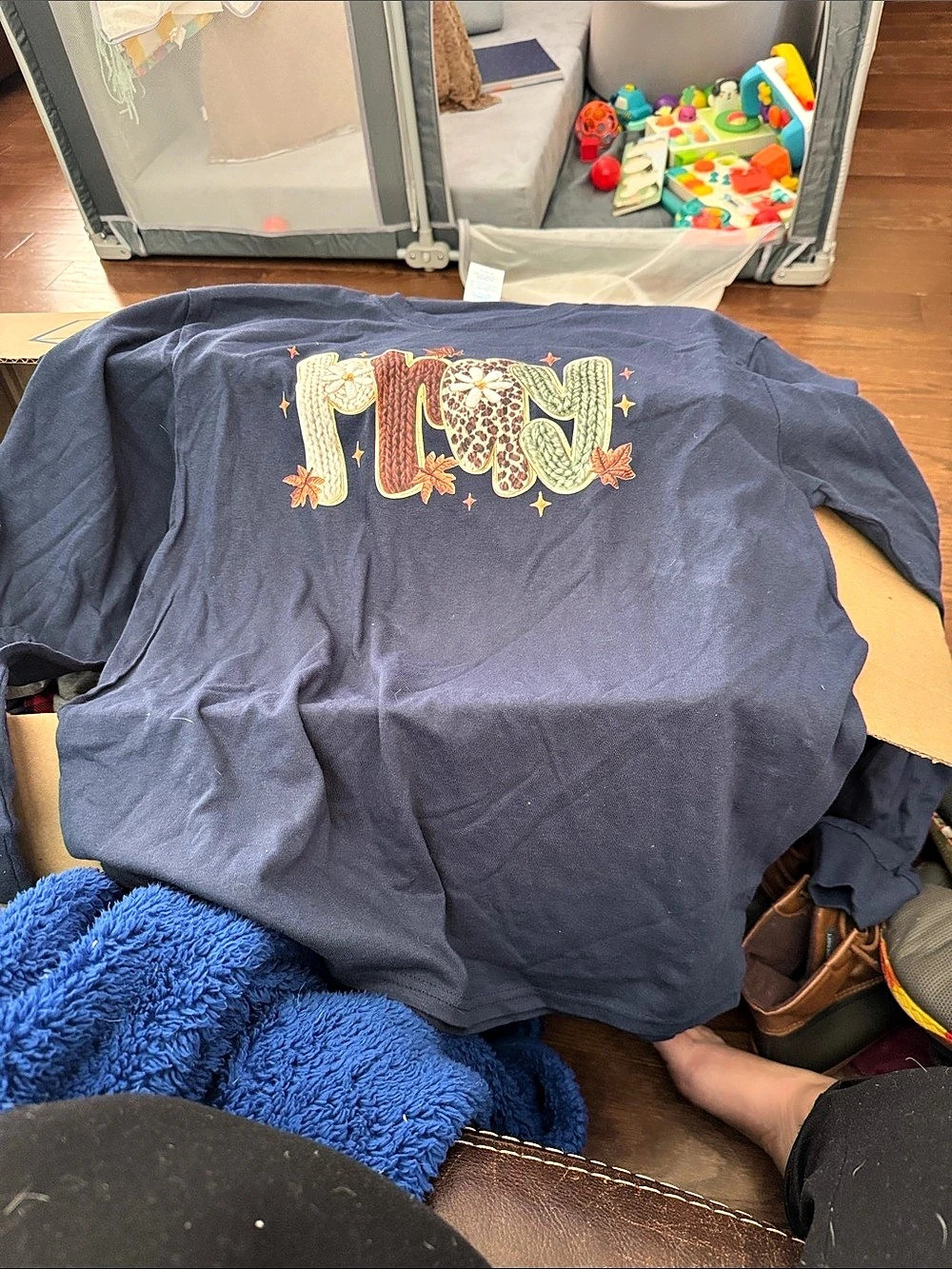 Graphic Long Sleeve Tee in Blue Like New